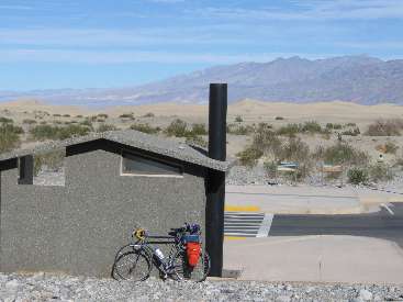 wdv2011-scenic-toilet-5 mesquite flat dunes1.jpg (293814 bytes)